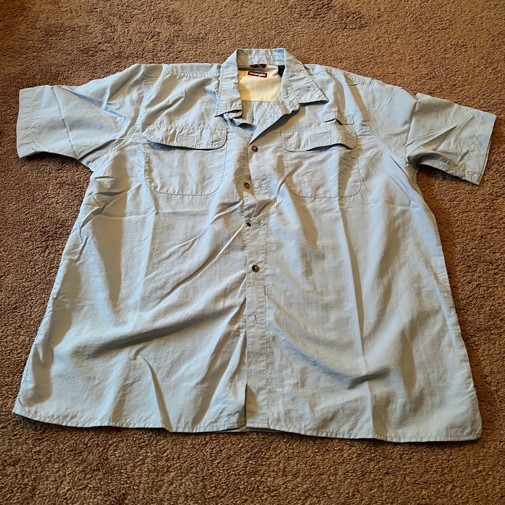 Men's Light Blue Color Button Down Short Sleeve Shirt